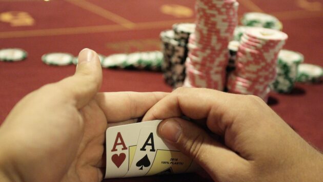 Nhung dieu lien quan den Five- card draw trong Poker
