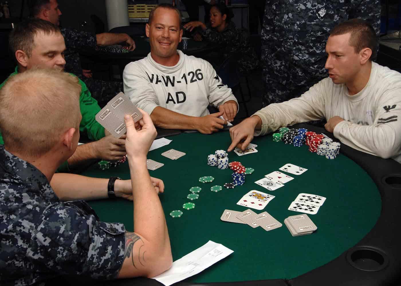 Poker - Cách chơi Poker 3 lá dành cho người mới